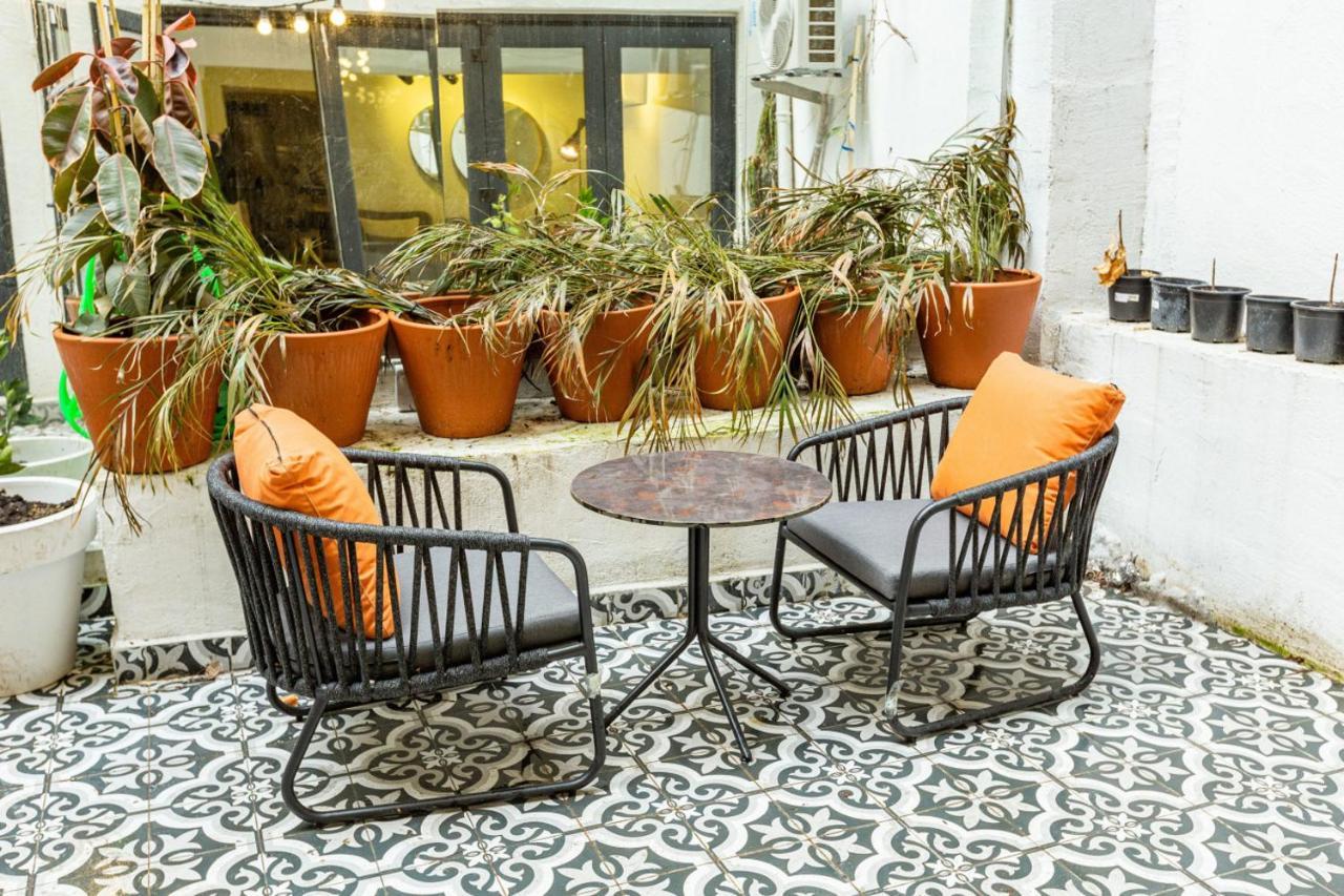 Excellent Flat With Lovely Backyard In Cihangir イスタンブール エクステリア 写真